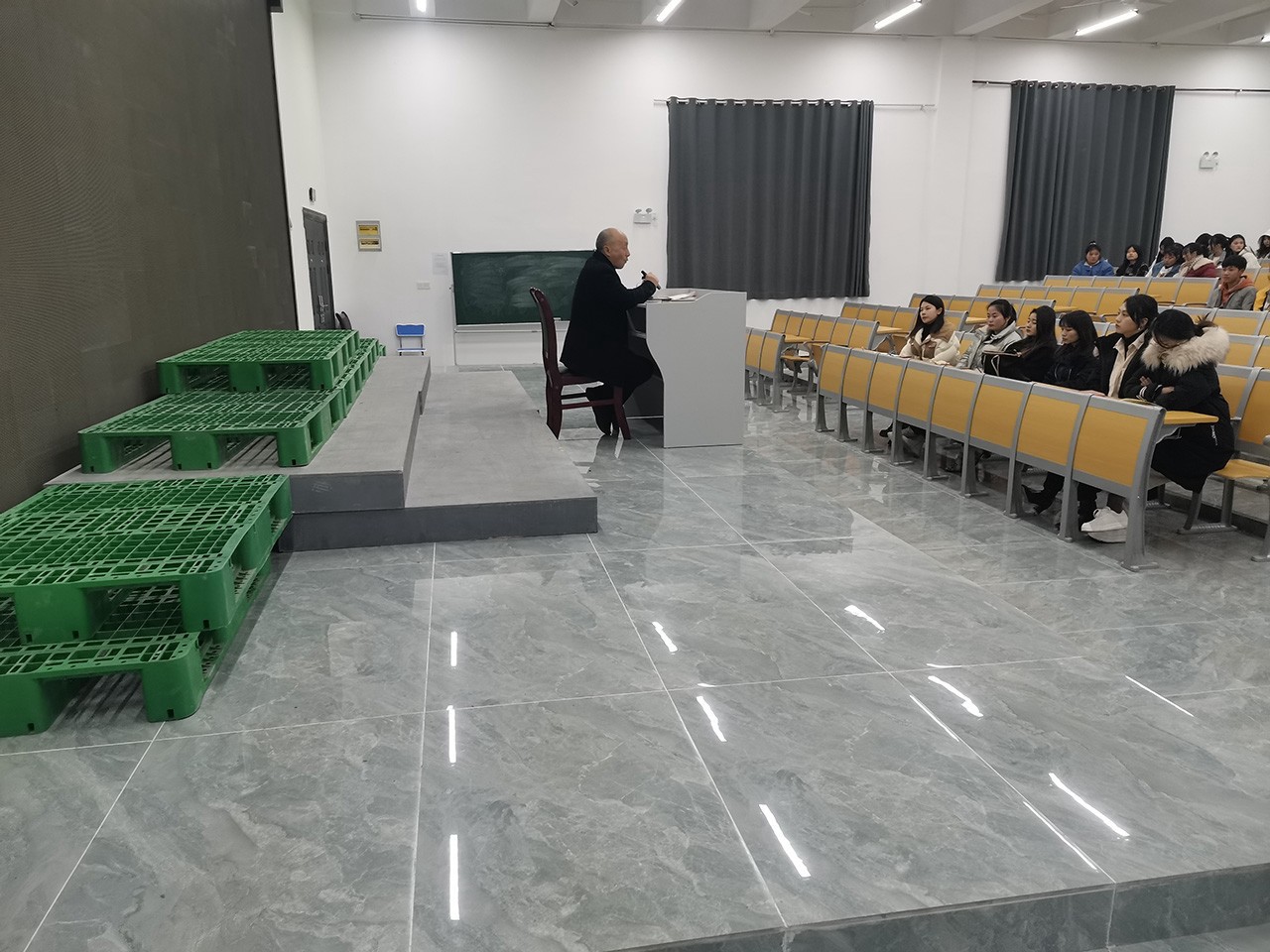 校务委员刘文武组织召开学生校园清静事情会