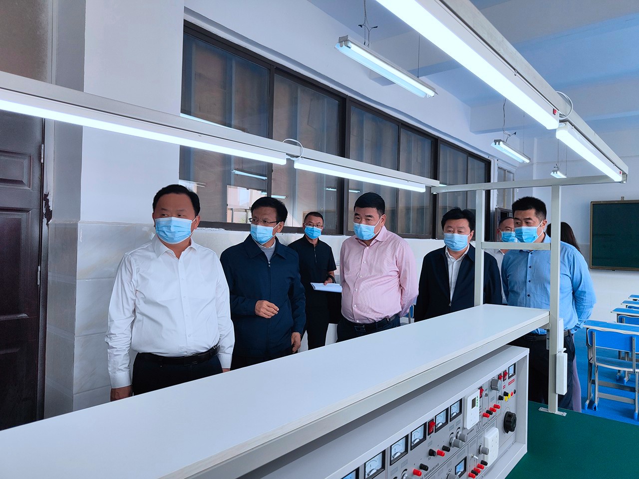 李俊宏副市长一行莅临我校视察指导事情