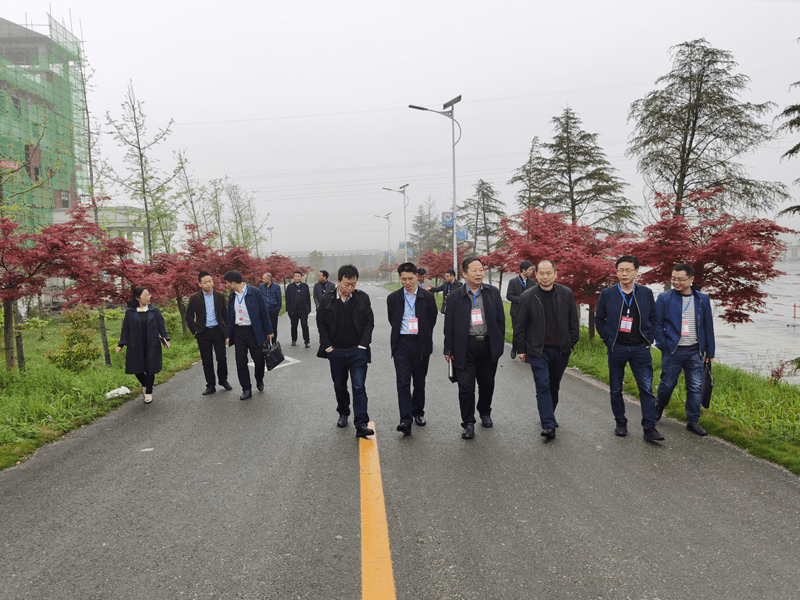 市教育局评估组一行评估铜仁数据职业 学校申办情形