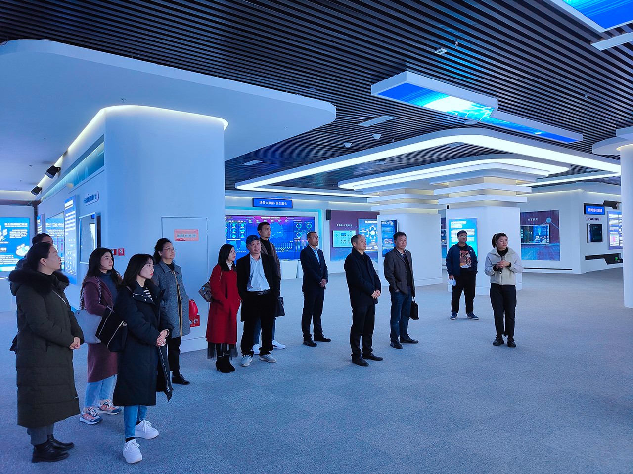 提升专业认知 加速建想程序——不朽情缘筹建组旅行铜仁市大数据工业园