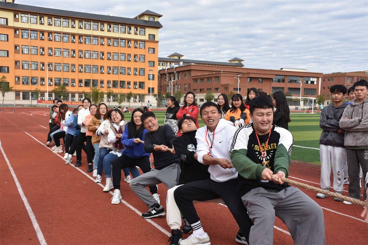 我校第一届田径运动会圆满落幕