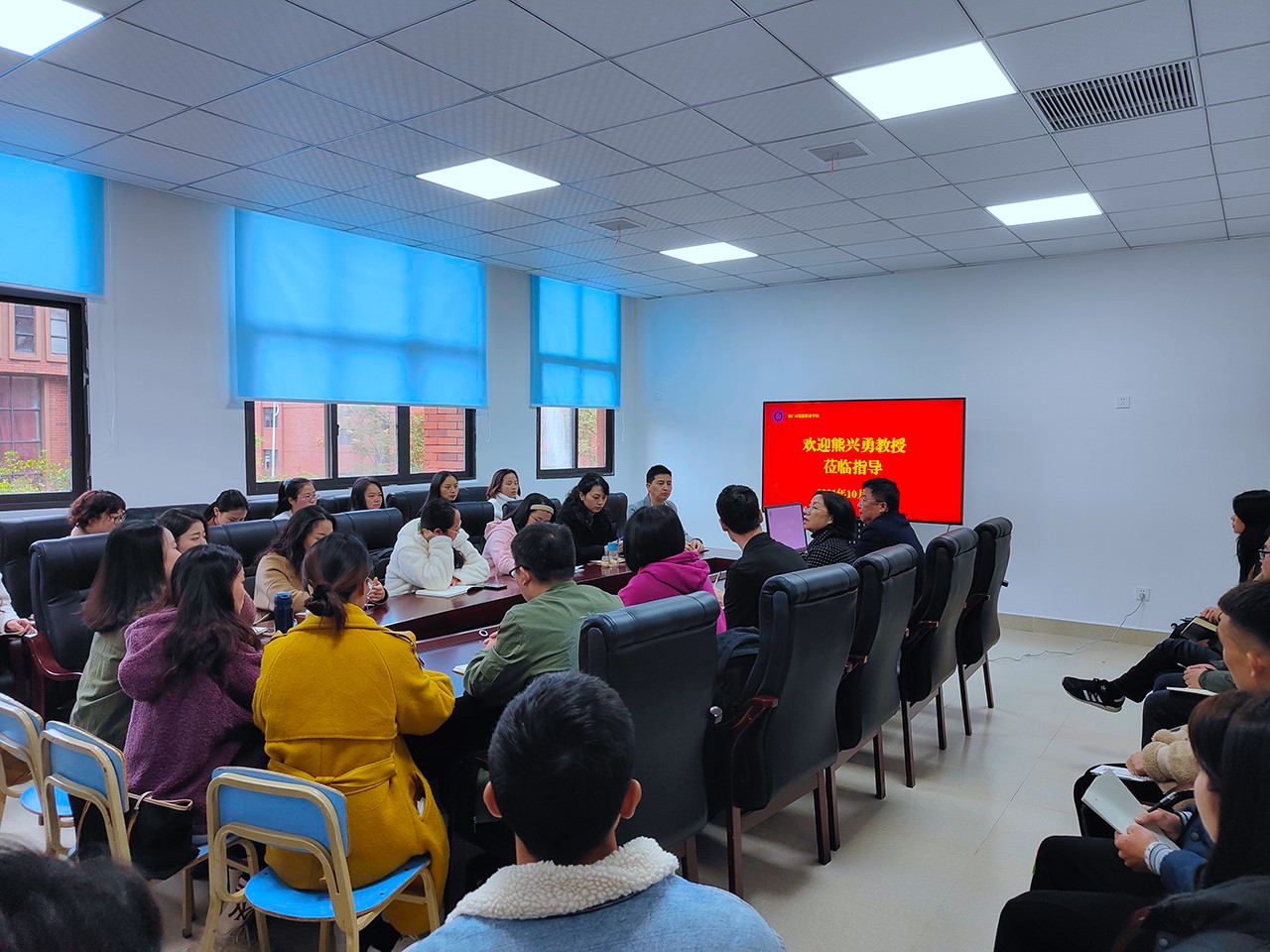 铜仁职业手艺学院熊兴勇副教授到我校作专题培训