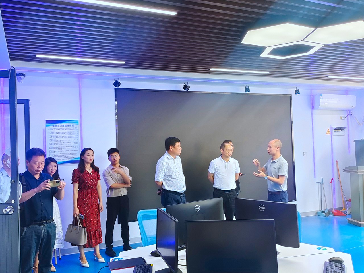 不朽情缘（筹）赴贵州交通职业手艺学院考察学习