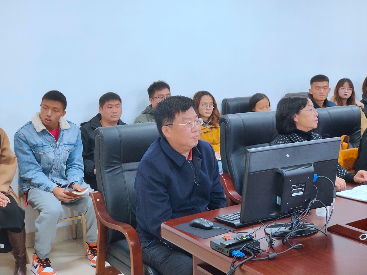 铜仁职业手艺学院熊兴勇副教授到我校作专题培训