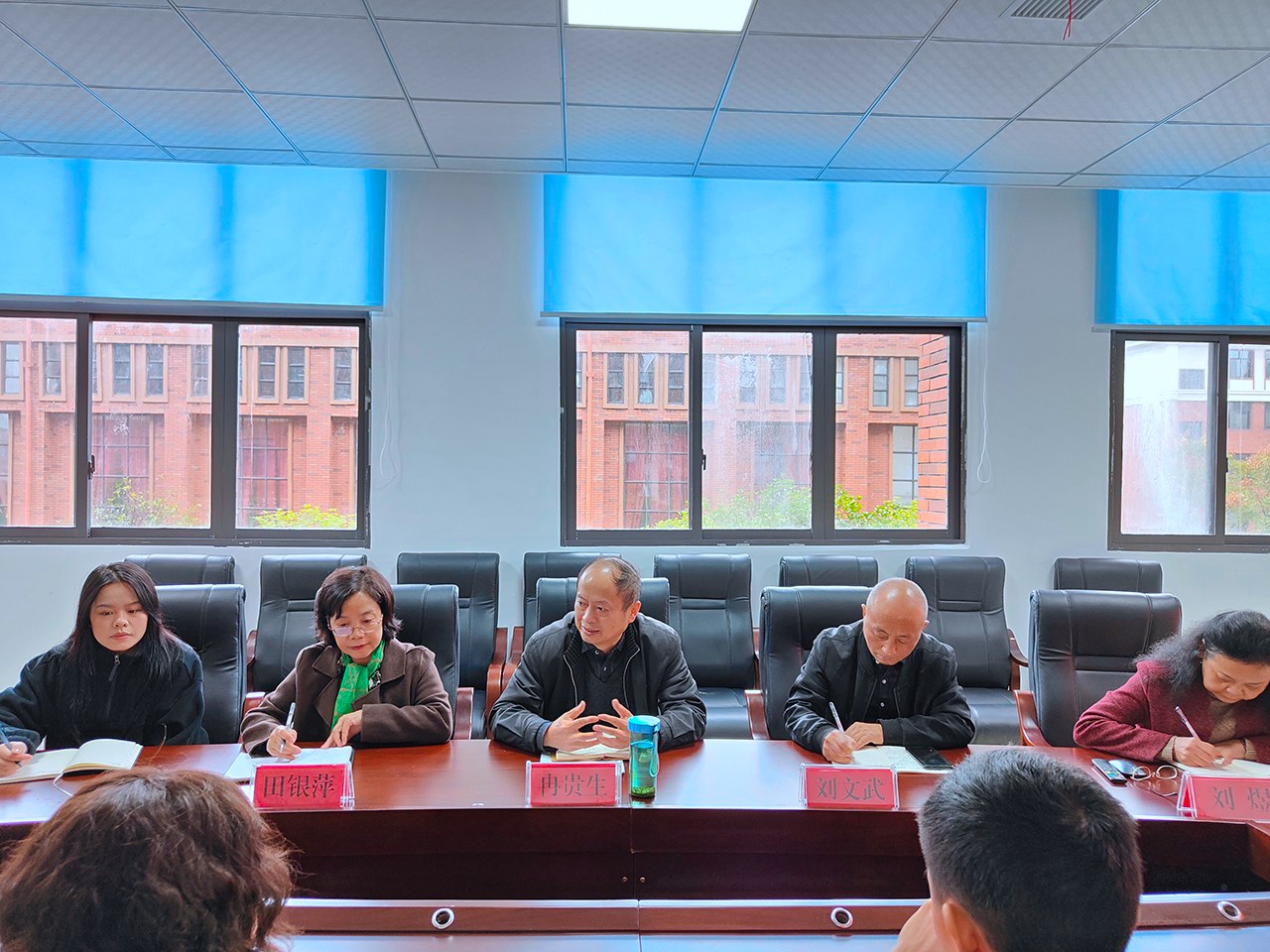 我校召开青年西席座谈会