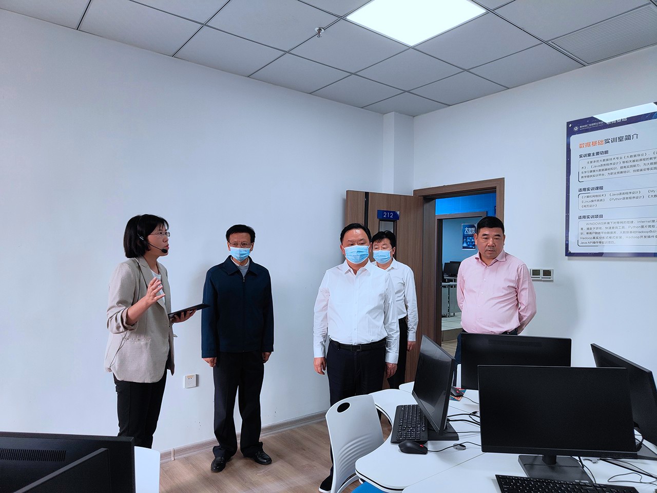 李俊宏副市长一行莅临我校视察指导事情