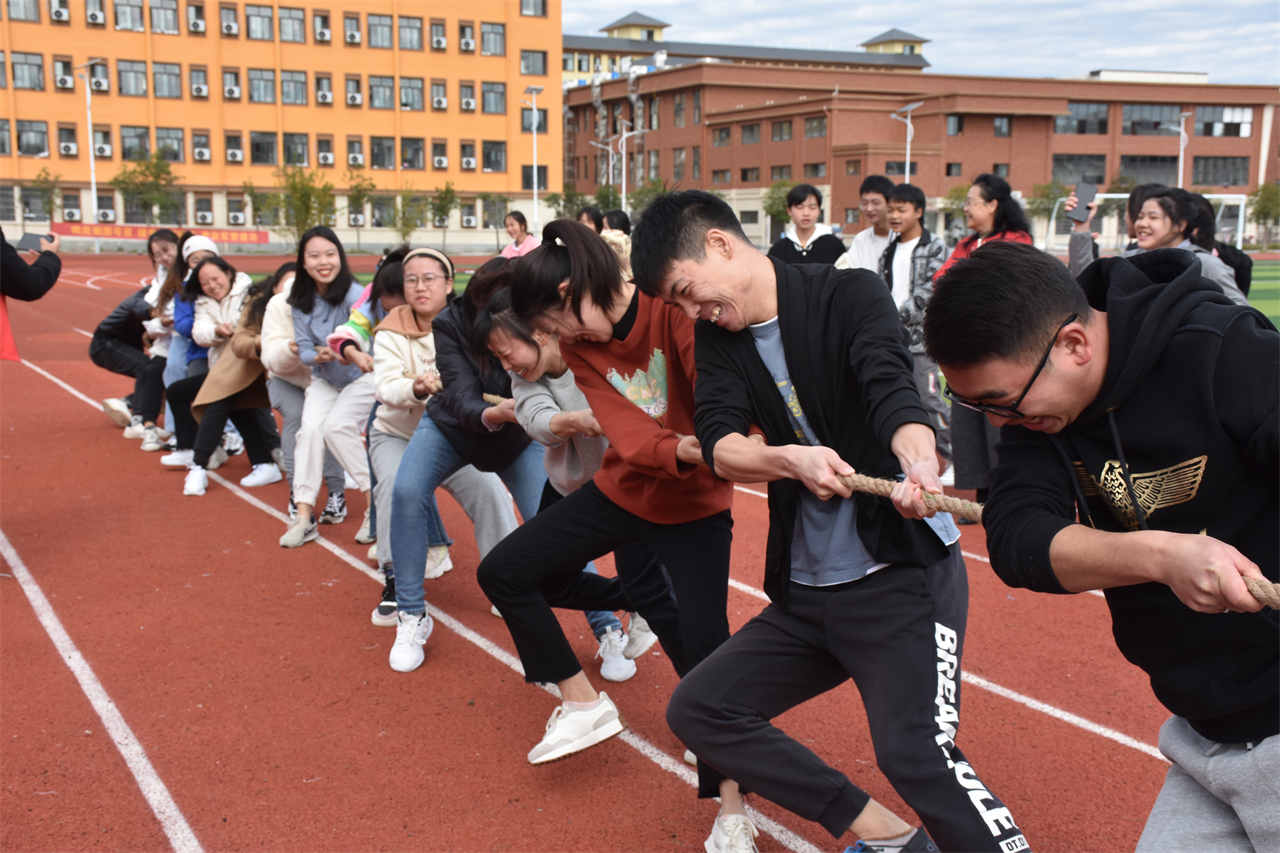 我校第一届田径运动会圆满落幕