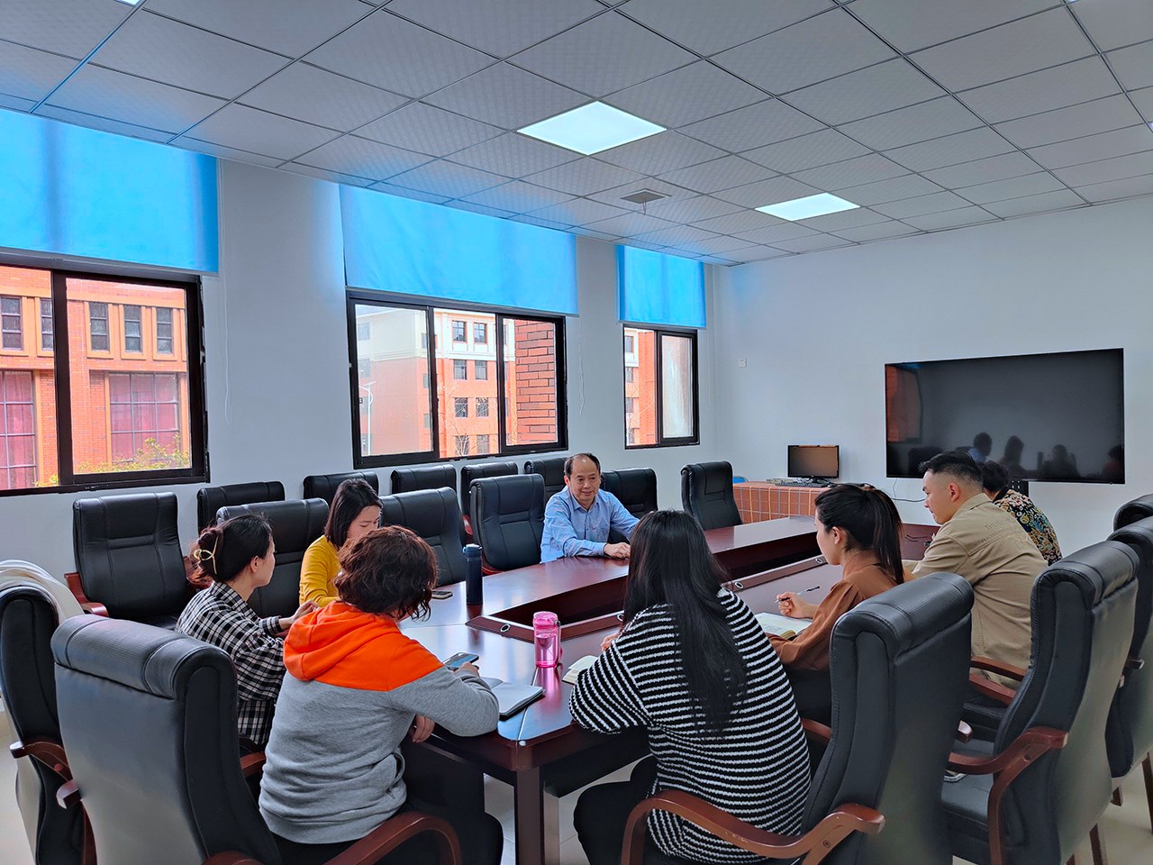 冉贵生主持召开座谈会