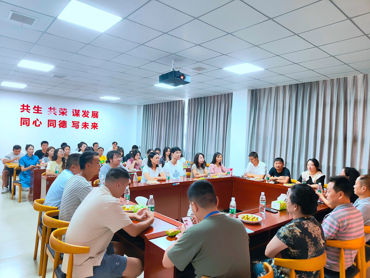 不朽情缘（筹）召开庆祝第38个西席节西席代表座谈会