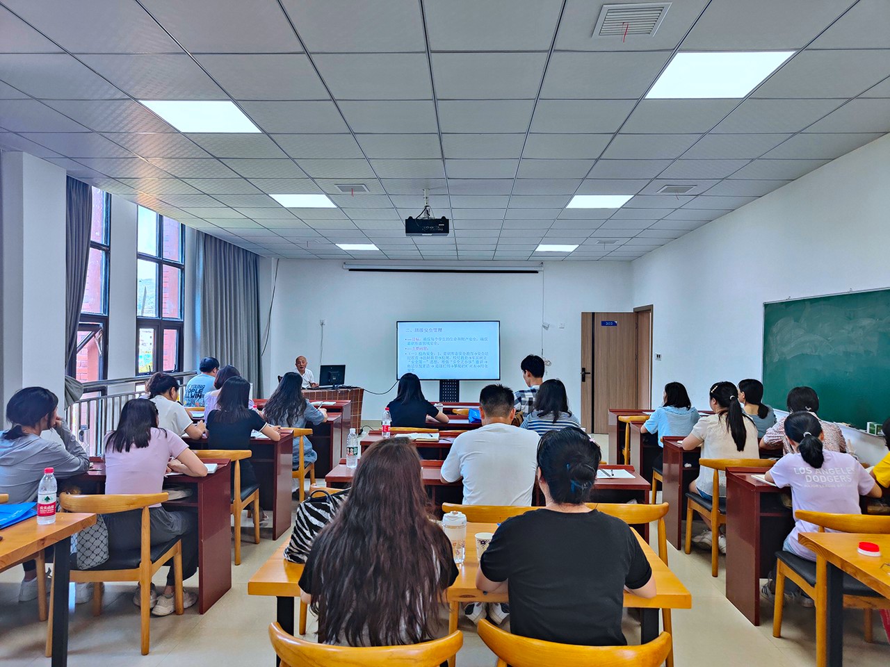 不朽情缘（筹）开展向导员（班主任）培训活动