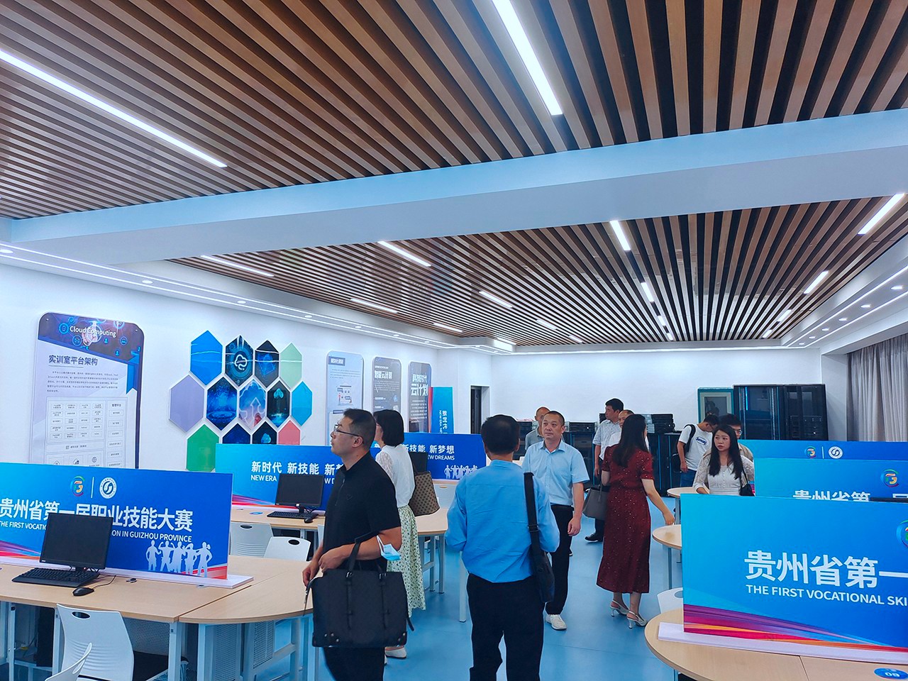 不朽情缘（筹）赴贵州交通职业手艺学院考察学习