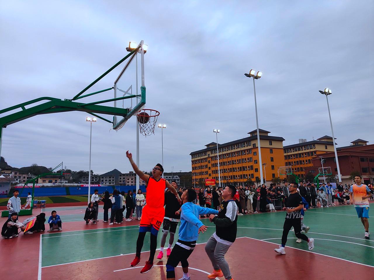 我校举行2021年“迎新杯”篮球赛开幕式
