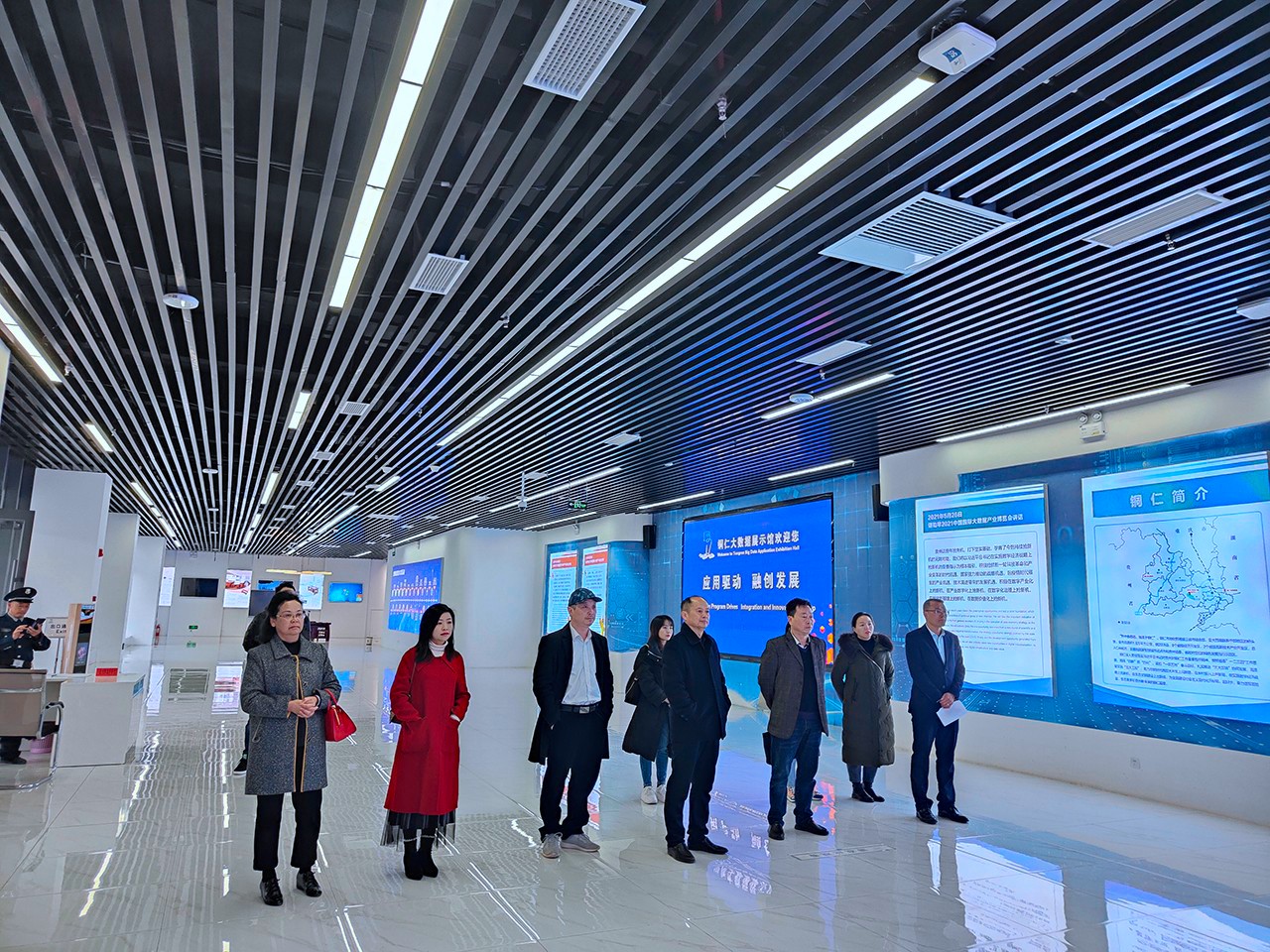 提升专业认知 加速建想程序——不朽情缘筹建组旅行铜仁市大数据工业园