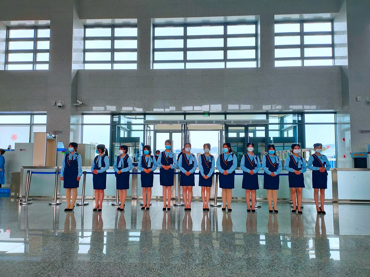 都会轨道交通运营效劳专业学生走进朱砂古镇高铁站旅行学习