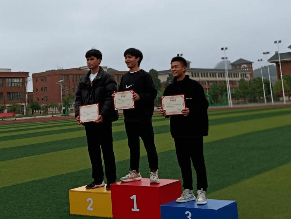 青春活力·拼搏进取丨红叶文学社运动会时代广播稿精选1