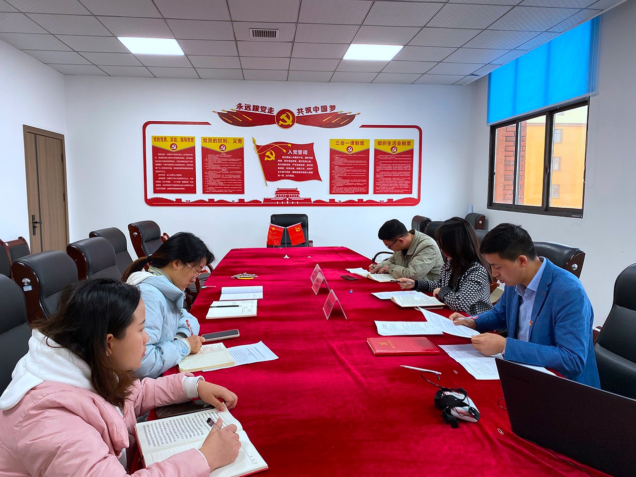 铜仁市数据职业学校党支部开展2022年4月党员活动