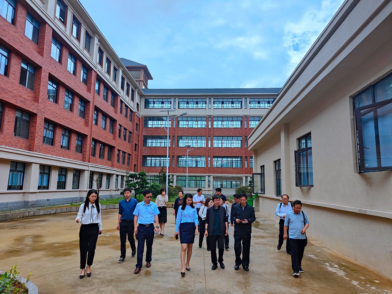 省信息中心副主任祖晓军一行莅临我校调研指导事情