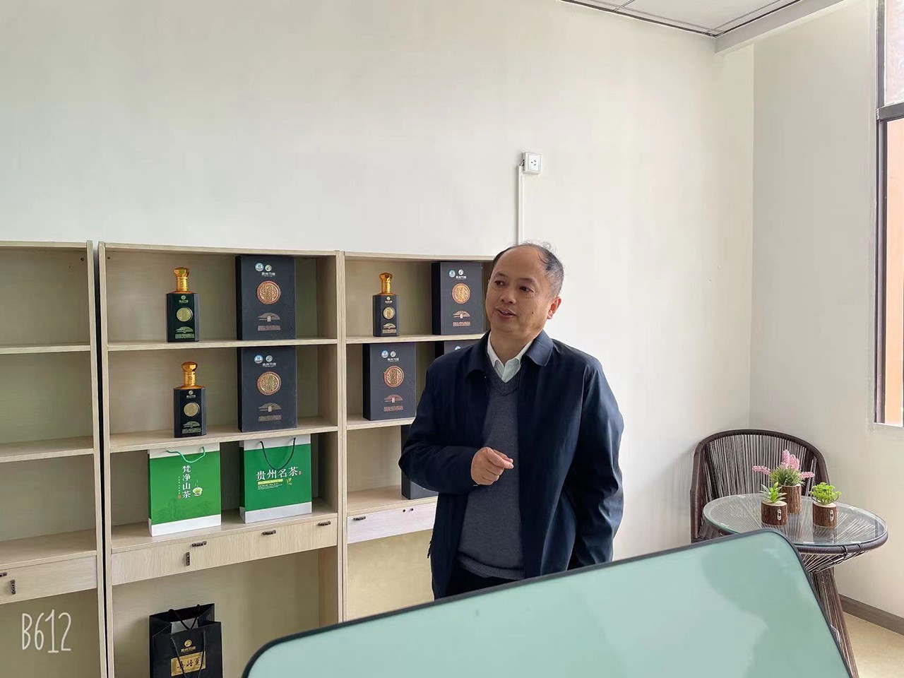 冉贵生深入学校实训室调研指导事情