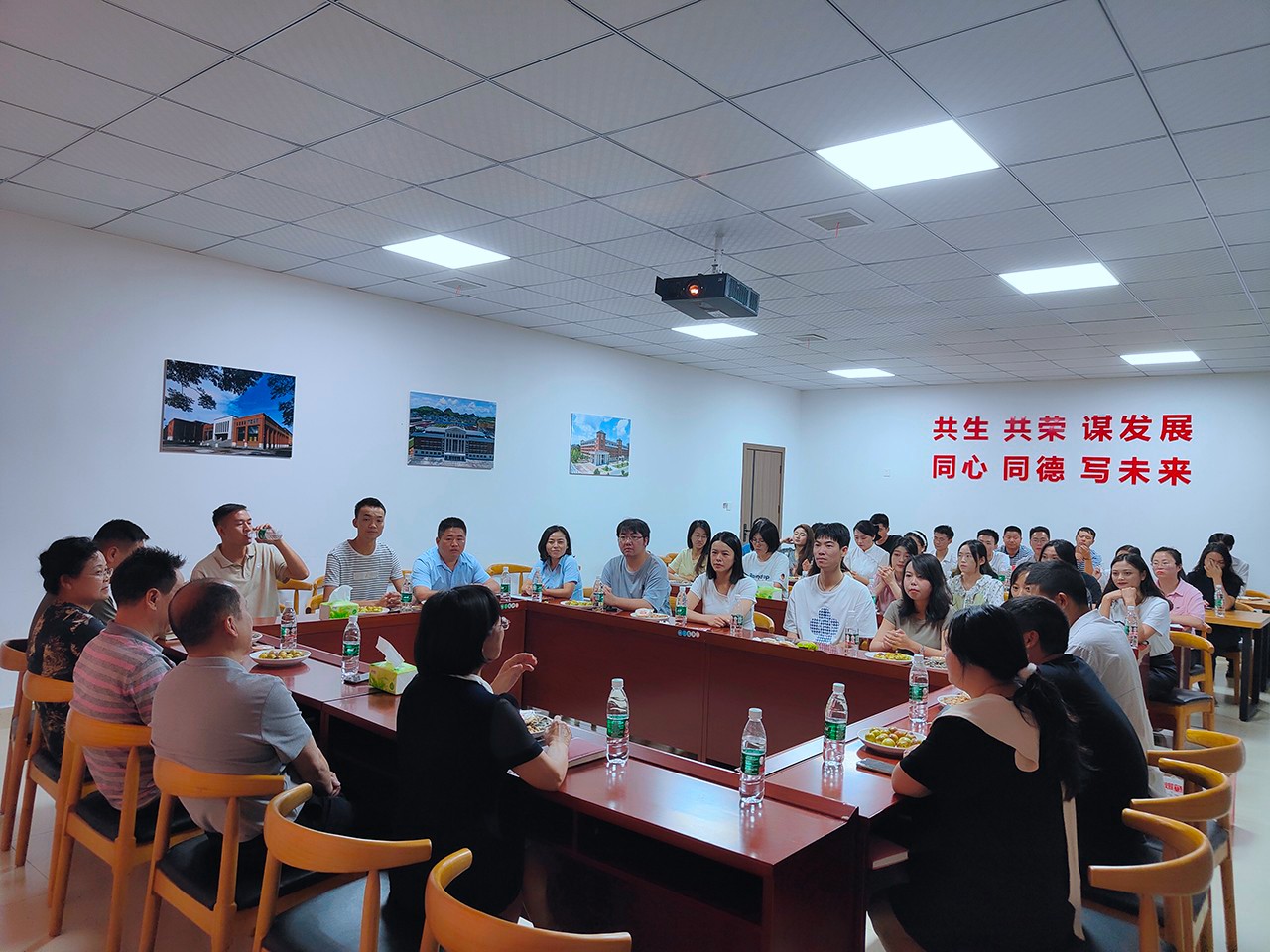 不朽情缘（筹）召开庆祝第38个西席节西席代表座谈会