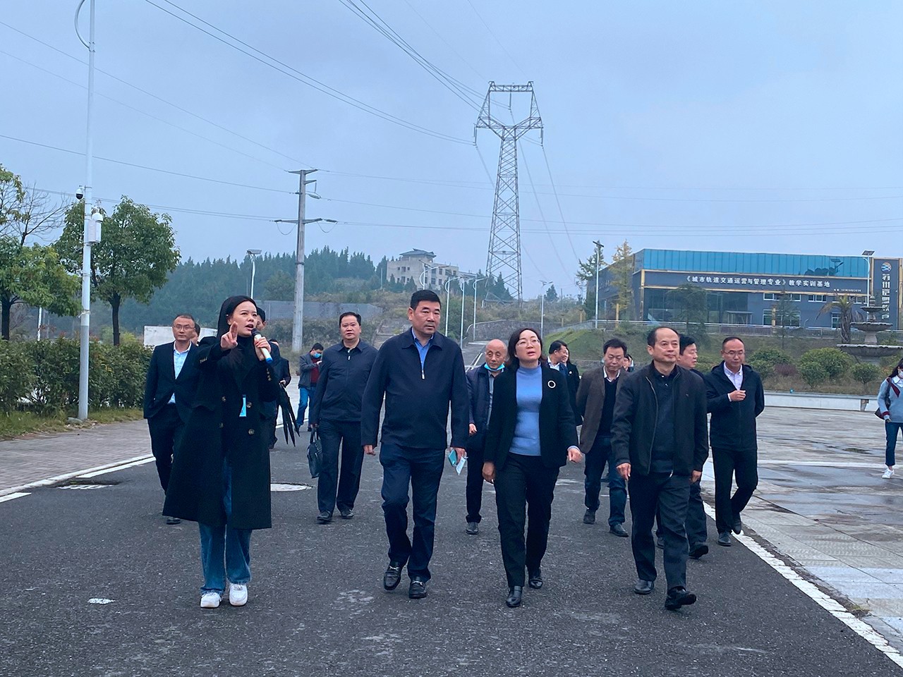 向导眷注催奋进 直面问题解疑难—市人民政府副市长杨云调研数据职业学院申办相关事情并召开专题座谈会