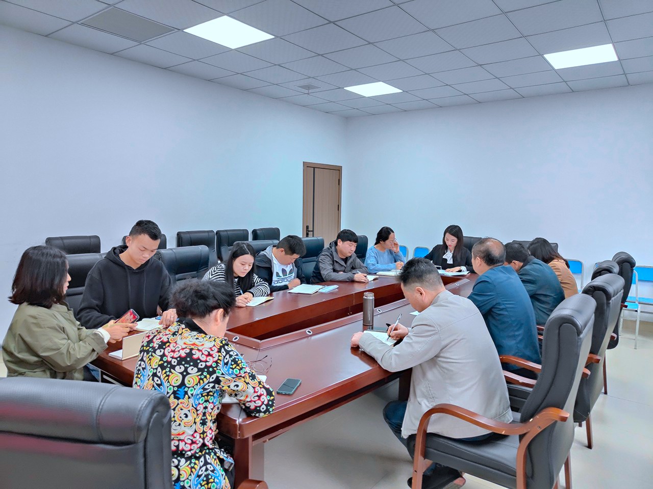 我校召开从严治党暨疫情防控和清静稳固专题事情会