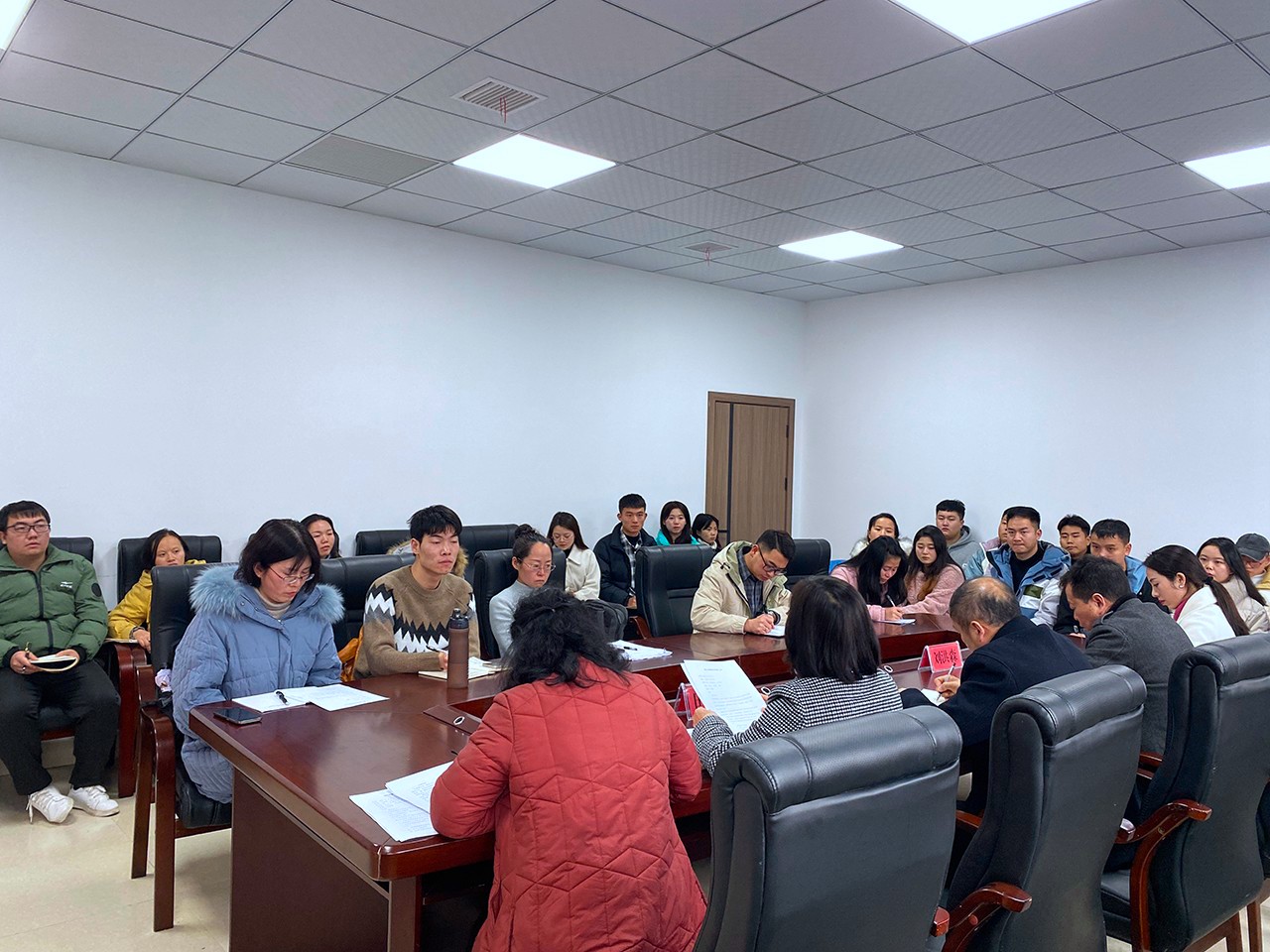 不朽情缘（拟）召开全体教职工大会