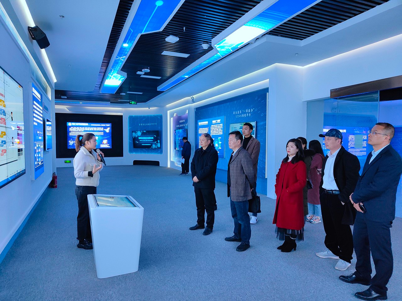 提升专业认知 加速建想程序——不朽情缘筹建组旅行铜仁市大数据工业园