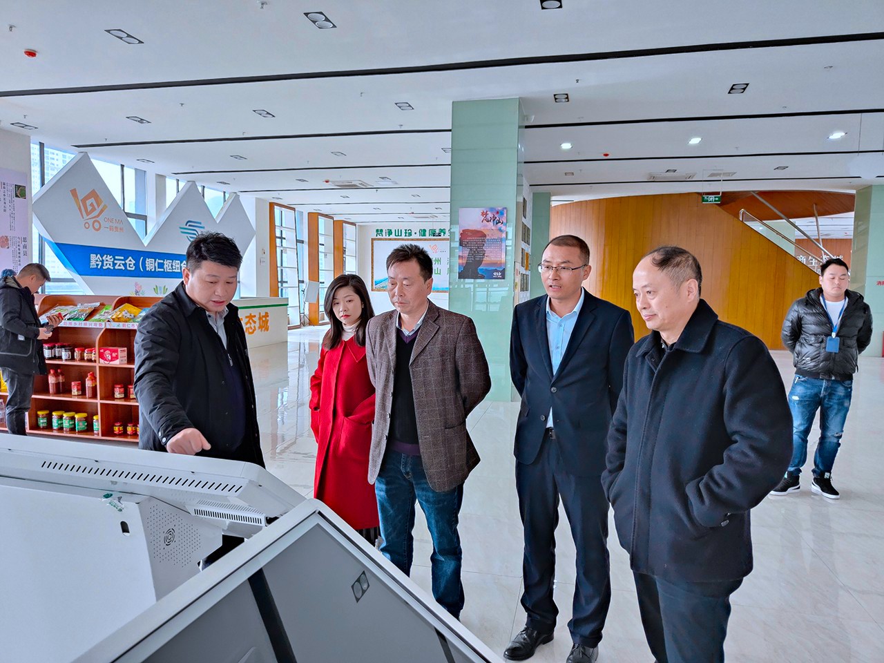 提升专业认知 加速建想程序——不朽情缘筹建组旅行铜仁市大数据工业园