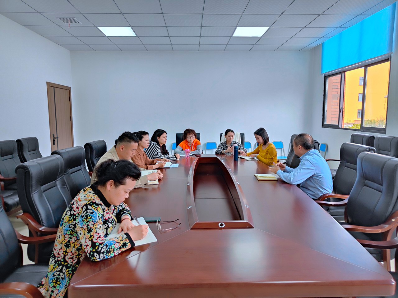 冉贵生主持召开座谈会