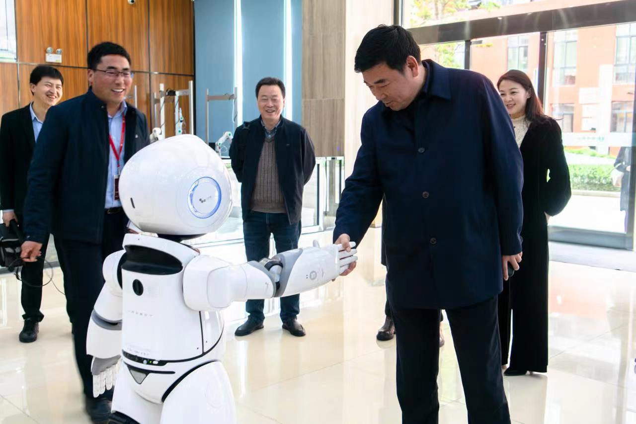 它山之石可攻玉  考察学习营生长  ——我校组织考察组赴贵阳相关院？疾旖涣餮