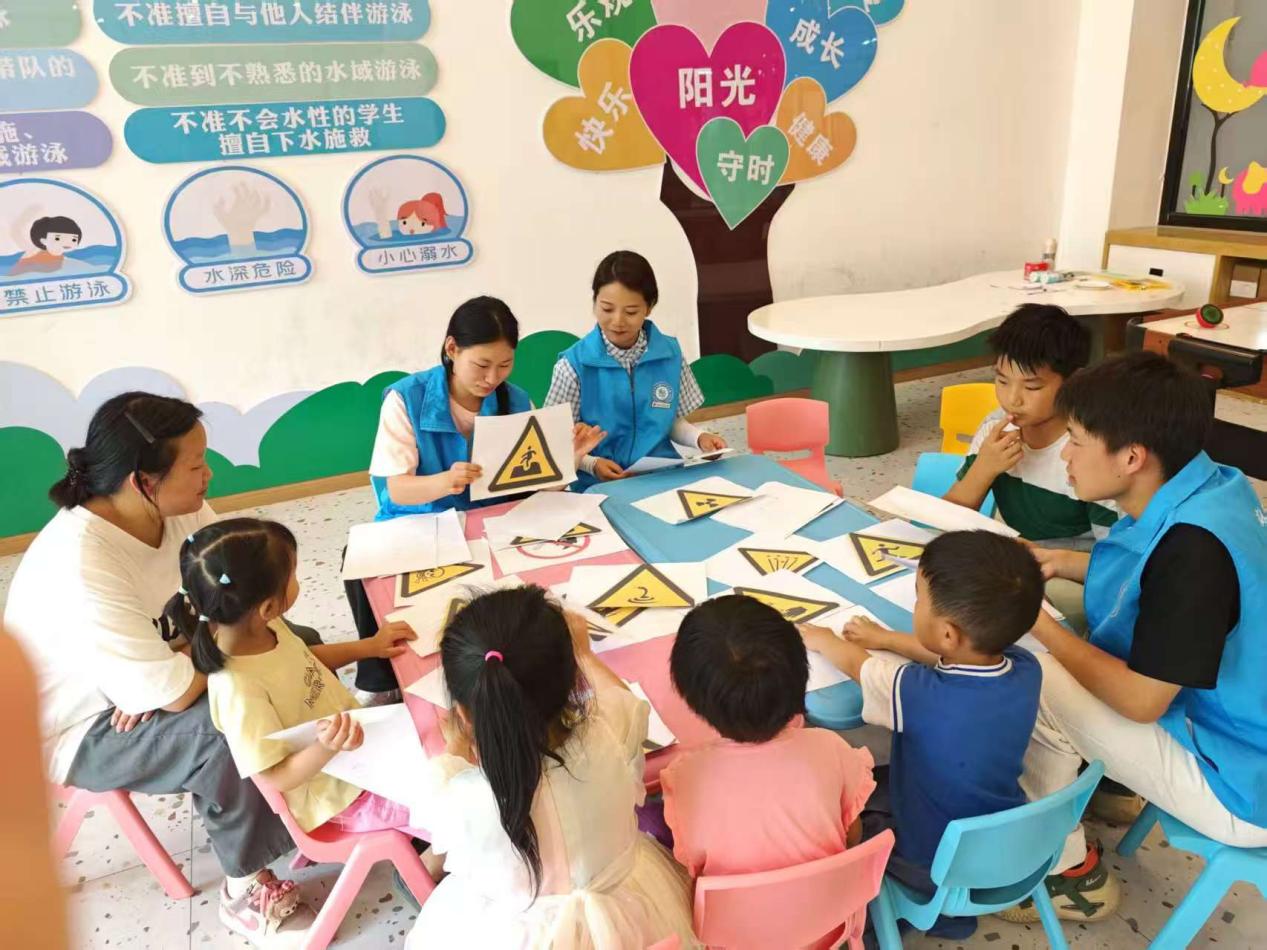 三下乡 | “数字下乡，科技惠民”数字手艺学院社会实践效劳队走进碧江区正光社区：关爱留守儿童，共筑反诈防地