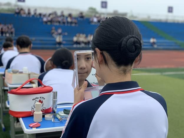 第一届“数智树人 能力能为?特色不朽情缘”手艺大赛  “高铁乘务”角逐落幕