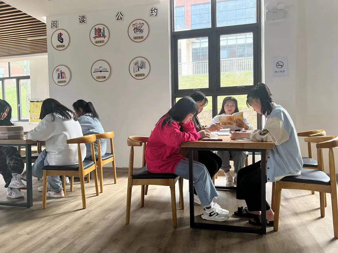 图书馆举行“走进名著，品味经典”天下念书日活动