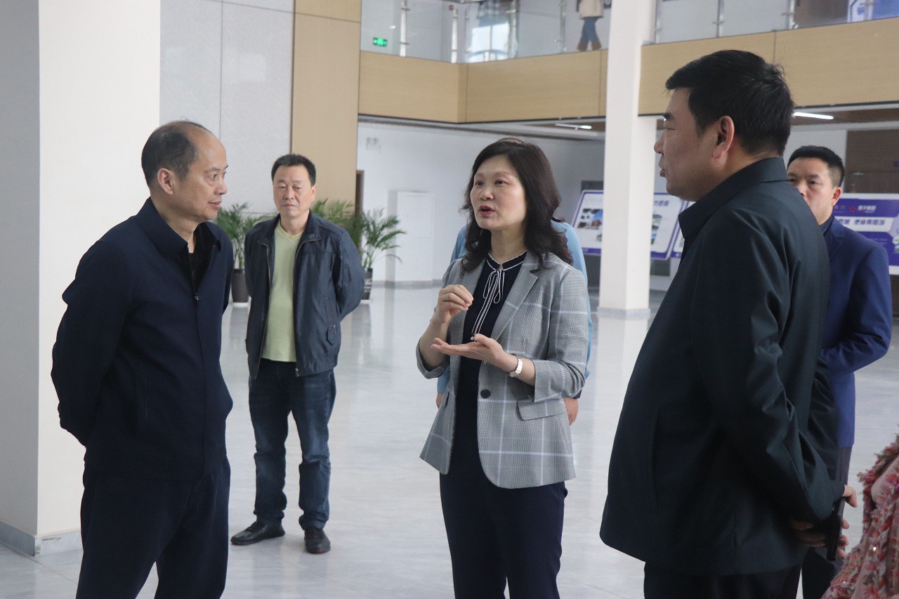 市委常委、区委书记田艳调研指导我校事情