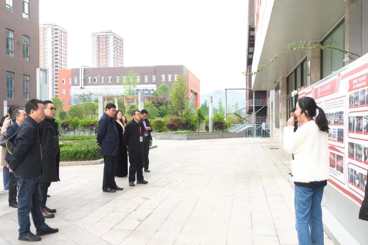 它山之石可攻玉  考察学习营生长  ——我校组织考察组赴贵阳相关院？疾旖涣餮